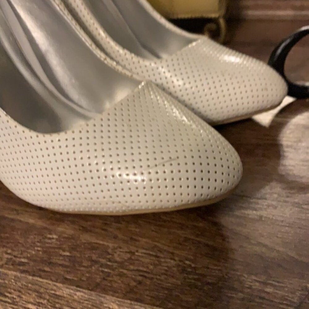 Heels - Picture 6 of 8